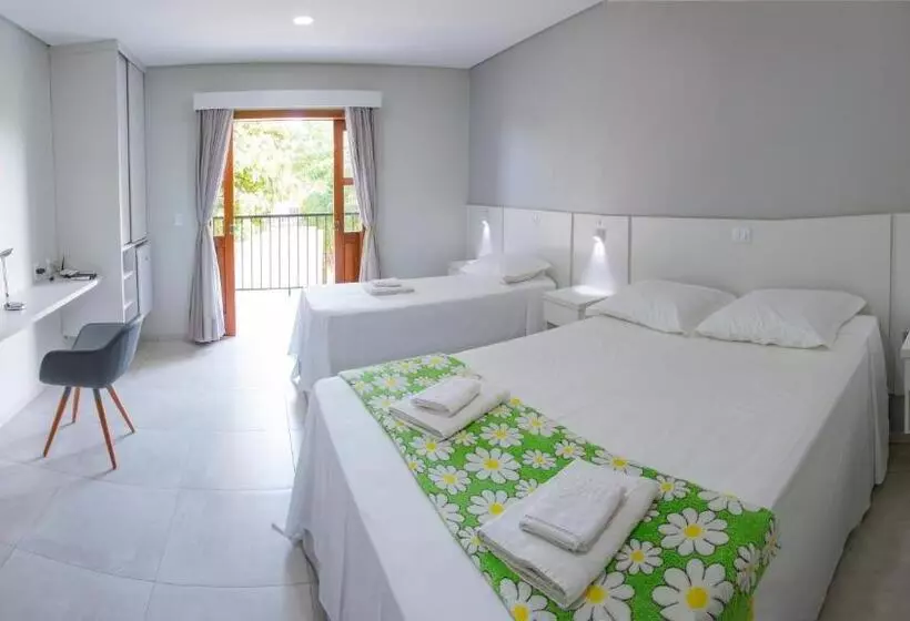 Economy Triple Room, Pousada Girassol