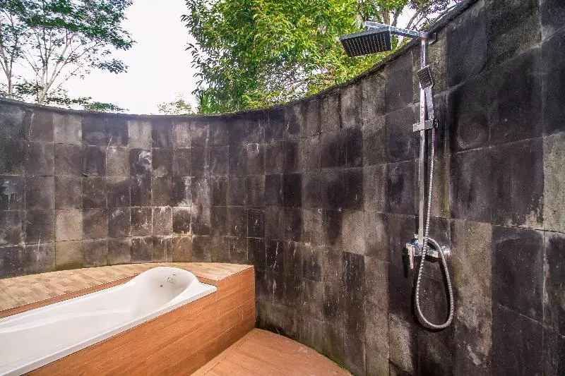 Villa 1 Makuuhuone, Puri Saron Hotel Madangan   Gianyar