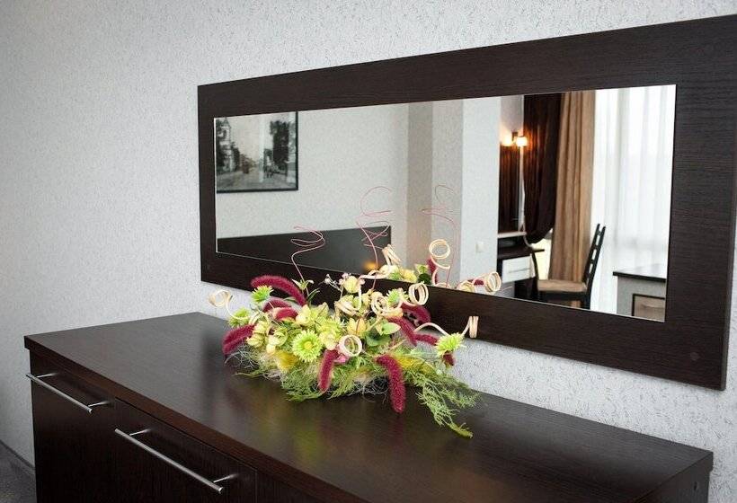 Полулюкс, Russky Kapital