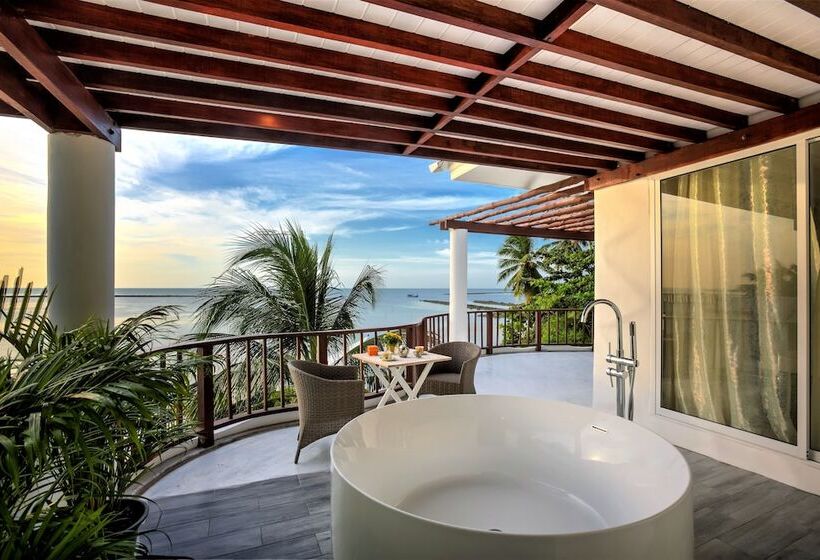 غرفة دور أخير, Villa Nalinnadda Petite Hotel & Spa, Adults Only   Sha Extra Plus