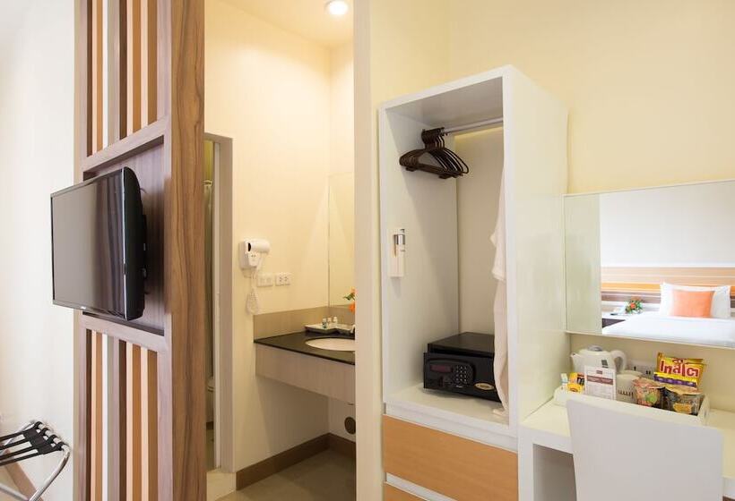 اتاق استاندارد سه نفره, Imm Hotel Thaphae Chiang Mai
