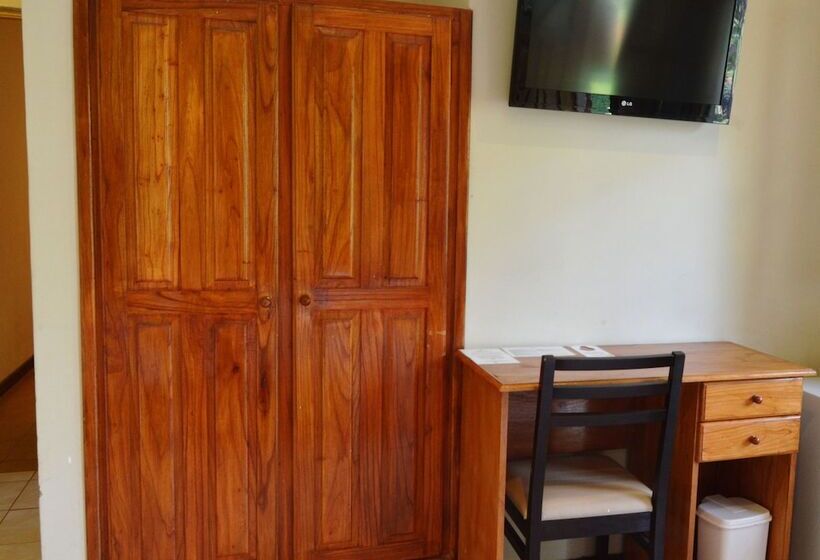 חדר סטנדרט לשלושה, Complejo Americano