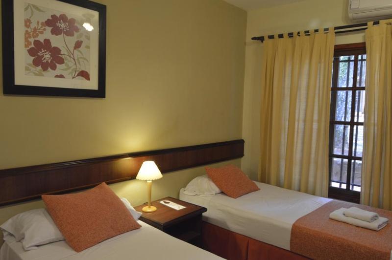 חדר סטנדרט לשלושה, Complejo Americano