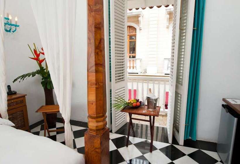 سوییت سوپریور, Aguamarina Boutique