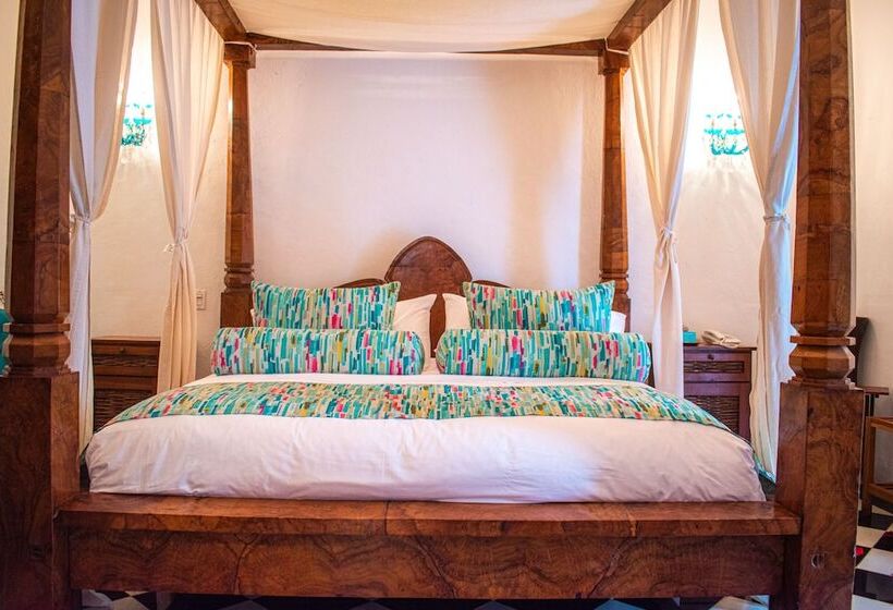 سوییت سوپریور, Aguamarina Boutique