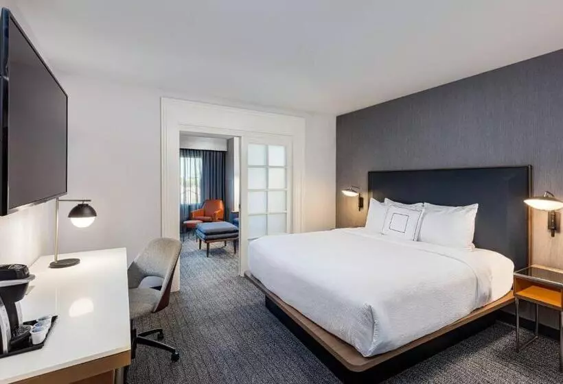 キングサイズベッドのスイートルーム, Courtyard By Marriott Anaheim Resort/convention Center