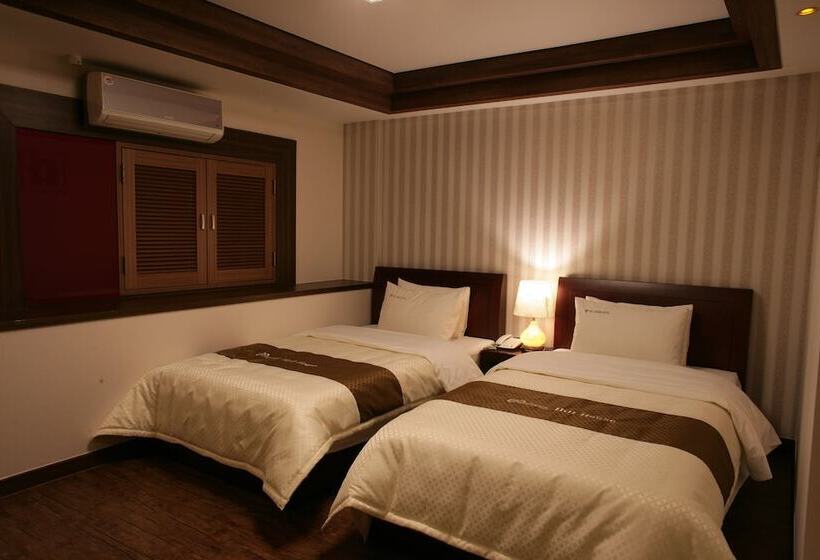 수피리어 룸, Hill House