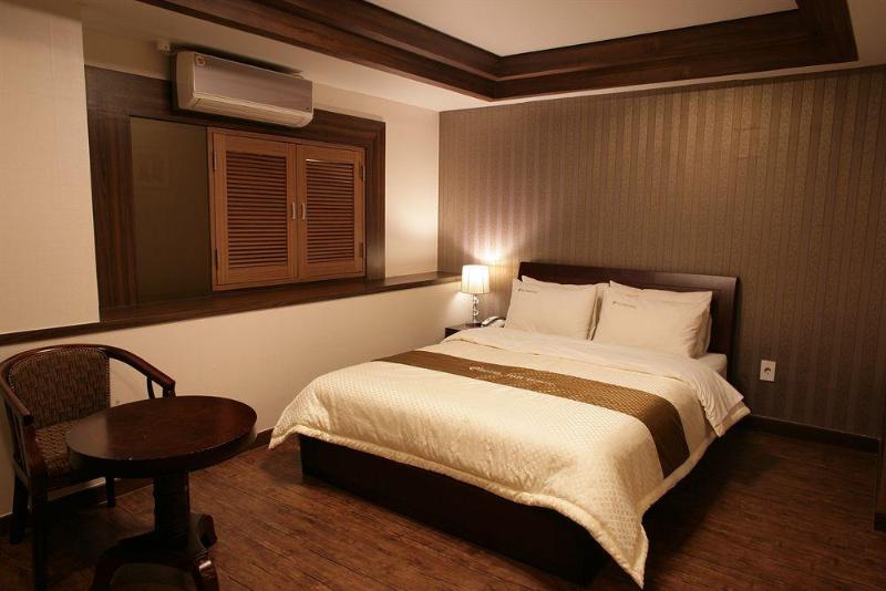 수피리어 룸, Hill House