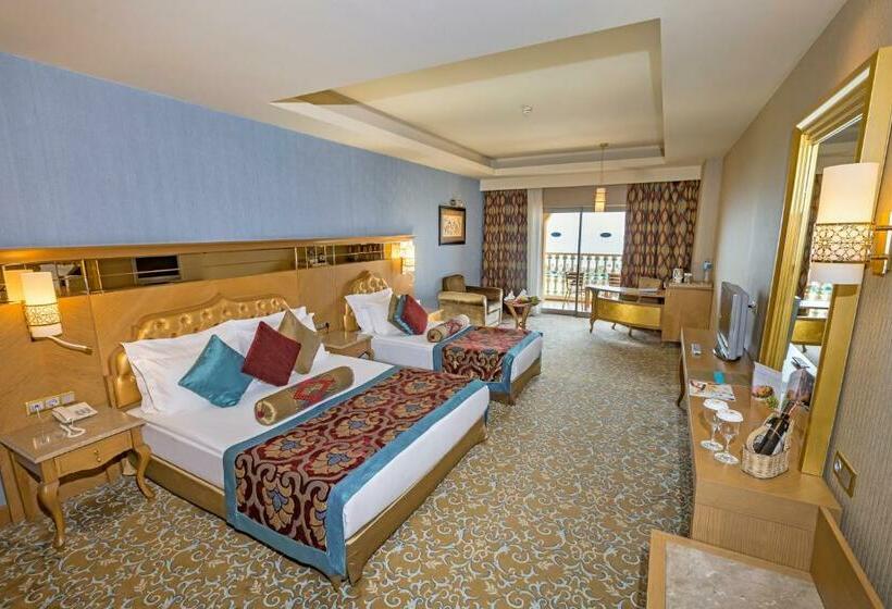 سوییت لوکس, Royal Holiday Palace