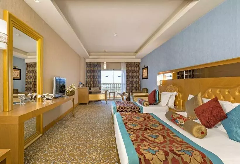 سوئیت با تخت بزرگ, Royal Holiday Palace