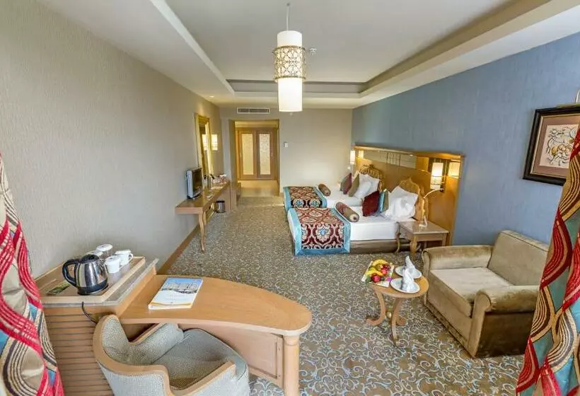 اتاق اساندارد با چشم‌انداز جانبی به دریا, Royal Holiday Palace