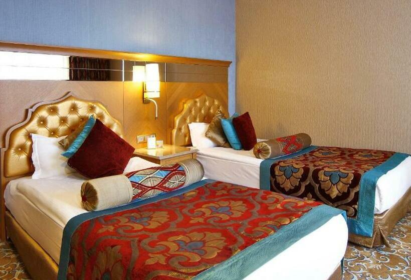 اتاق خانوادگی با چشمانداز دریا, Royal Holiday Palace