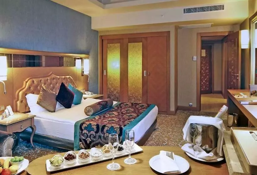 اتاق دوبلکس, Royal Holiday Palace