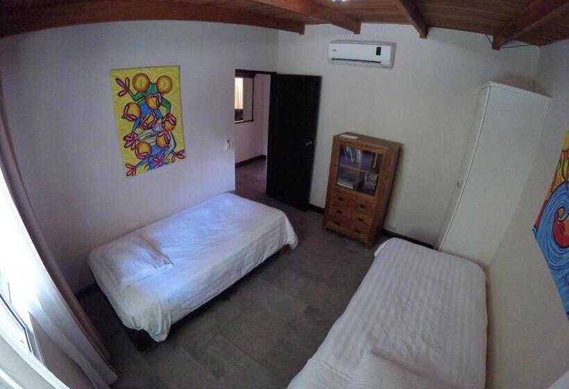 침실 3개 아파트, The Falls At Manuel Antonio