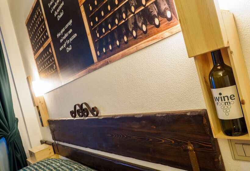 اتاق استاندارد سه نفره, Giò Wine E Jazz Area