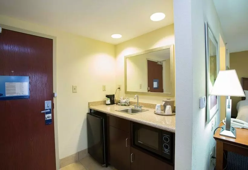スタンダードスタジオ, Hampton Inn & Suites Savannah   I 95 South   Gateway
