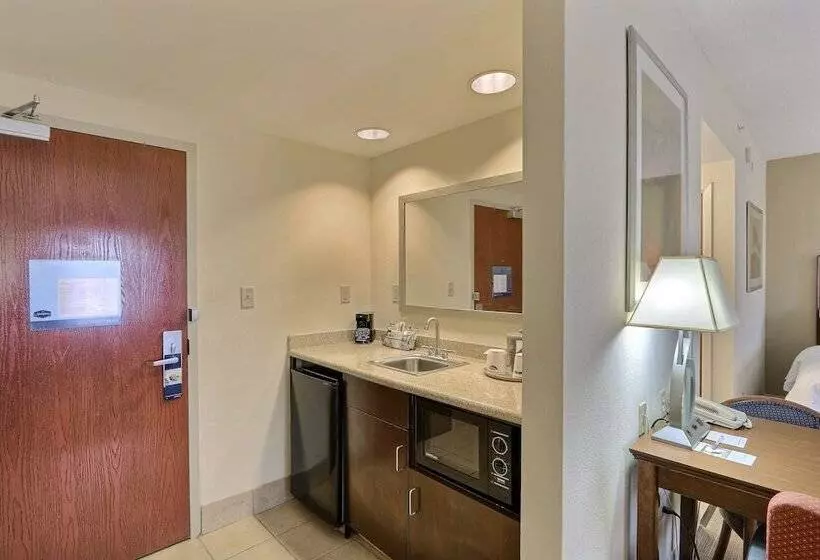 スタンダードスタジオ, Hampton Inn & Suites Savannah   I 95 South   Gateway