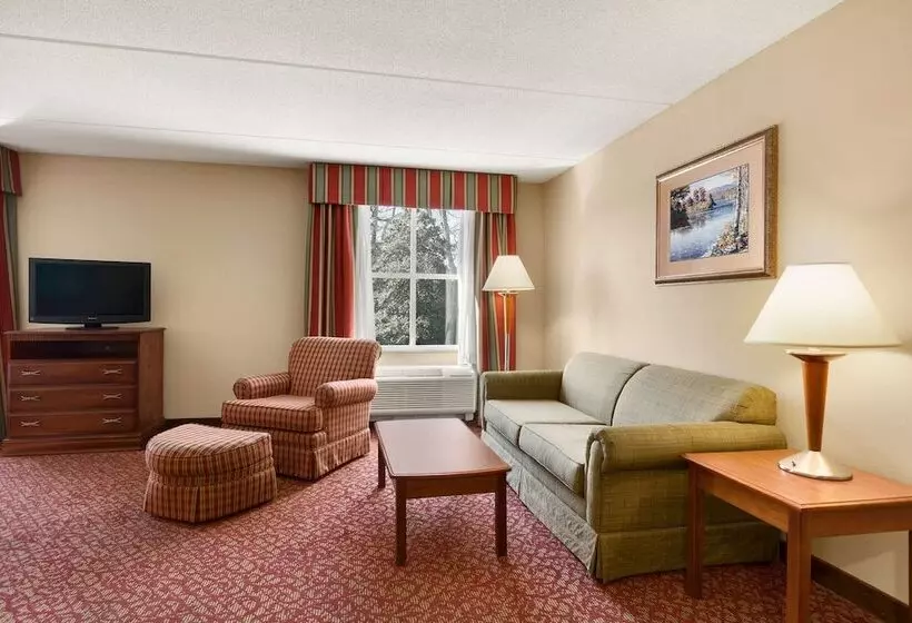 スタンダードスタジオ, Hampton Inn & Suites Williamsburg Historic District