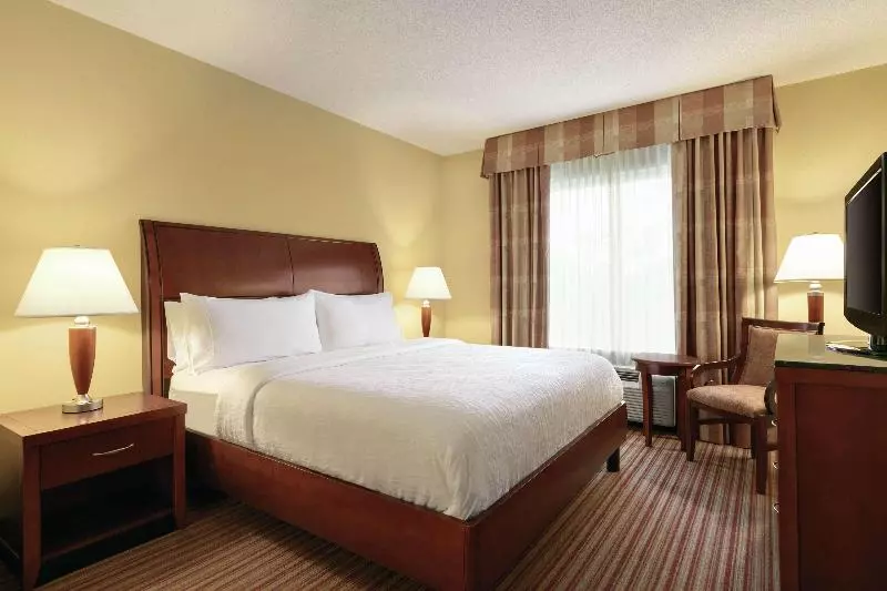 キングサイズベッドのスイートルーム, Hilton Garden Inn Fort Myers Airport/fgcu