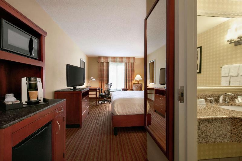 带大床的标准间, Hilton Garden Inn Fort Myers Airport/fgcu