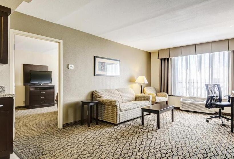 Люкс Кровать Кинг, Holiday Inn St. Louis Airport West Earth City, An Ihg
