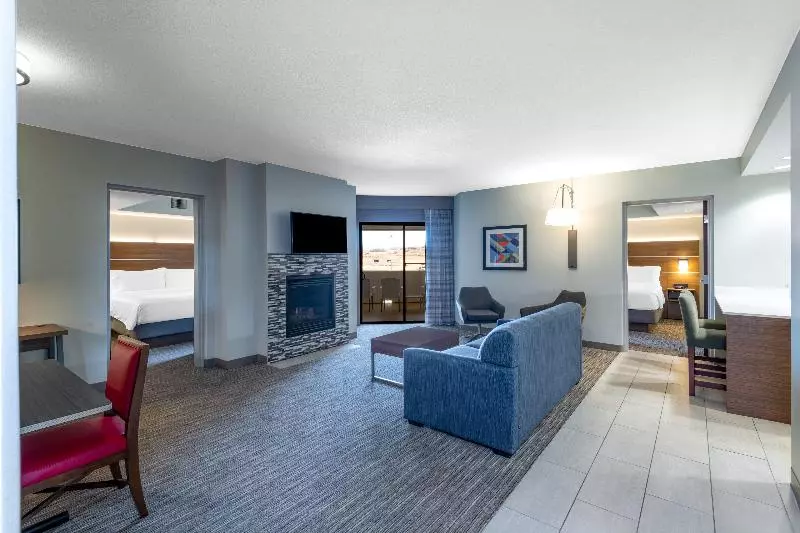 キングサイズベッドのスイートルーム, Holiday Inn Express & Suites St George North   Zion, An Ihg