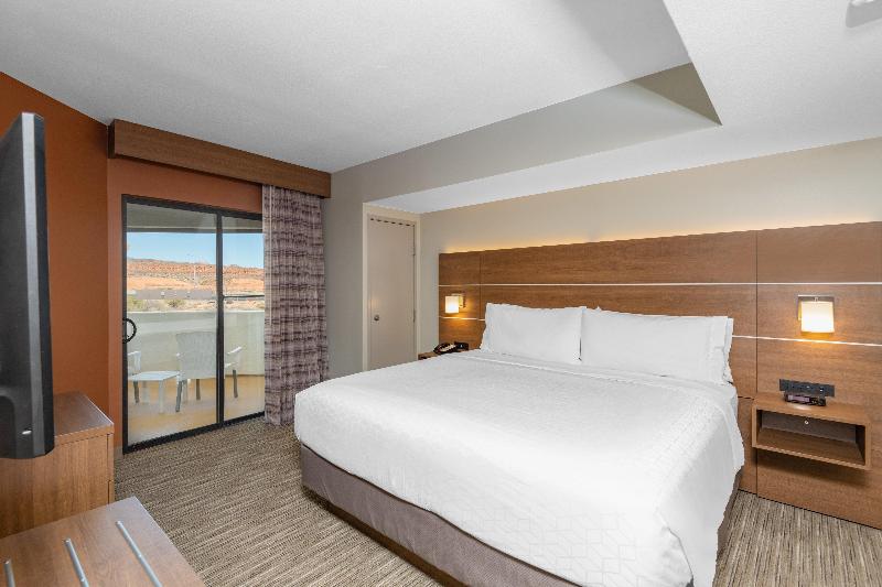 带大床的套房, Holiday Inn Express & Suites St George North   Zion, An Ihg