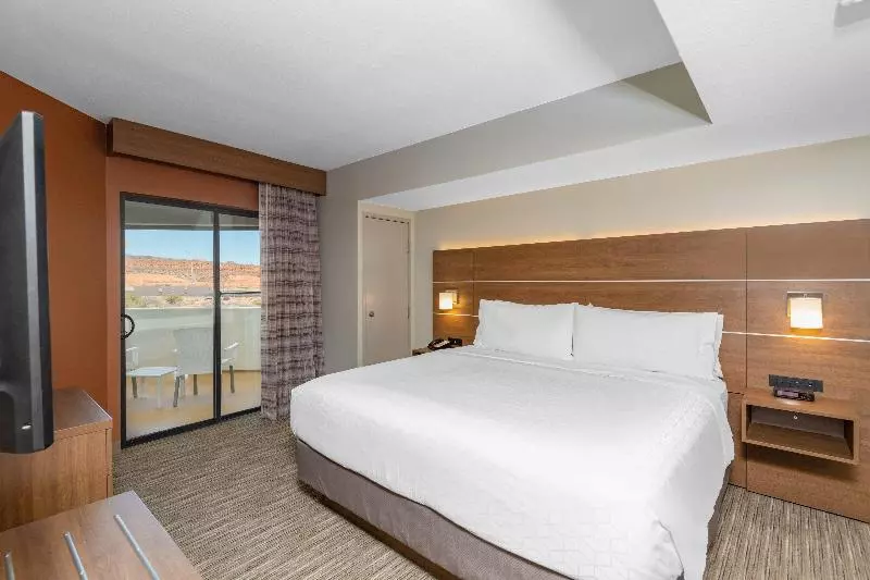 キングサイズベッドのスイートルーム, Holiday Inn Express & Suites St George North   Zion, An Ihg