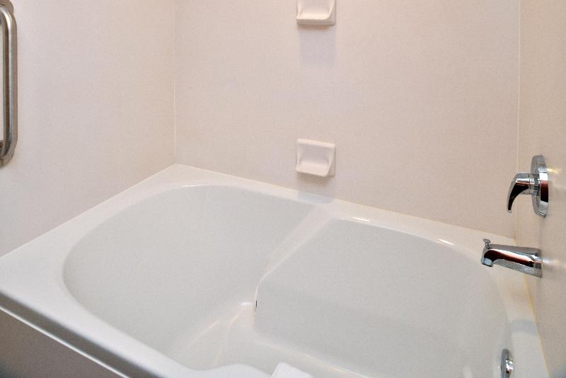 带大床的套房, Holiday Inn Express & Suites St George North   Zion, An Ihg