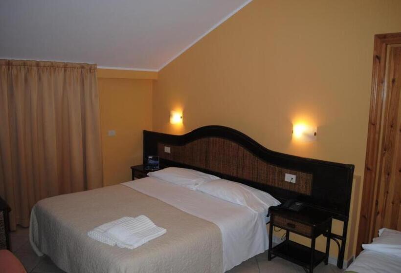 スタンダードトリプルルーム, La Praia