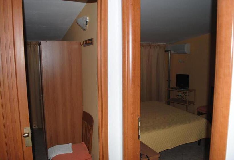 スタンダード4人部屋, La Praia