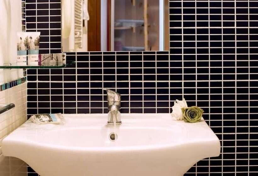 غرفة قياسية ثلاثية, Mercure Olbia