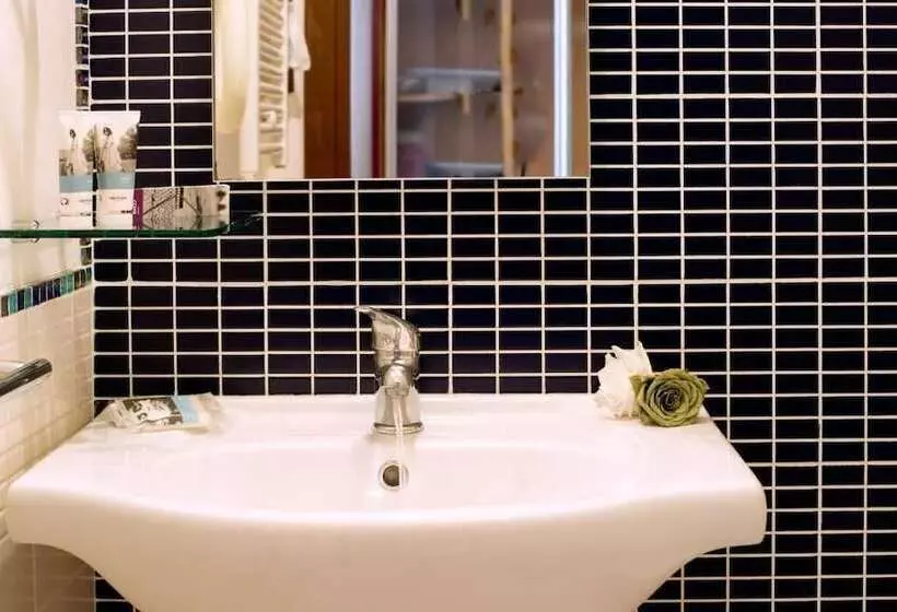 اتاق استاندارد سه نفره, Mercure Olbia