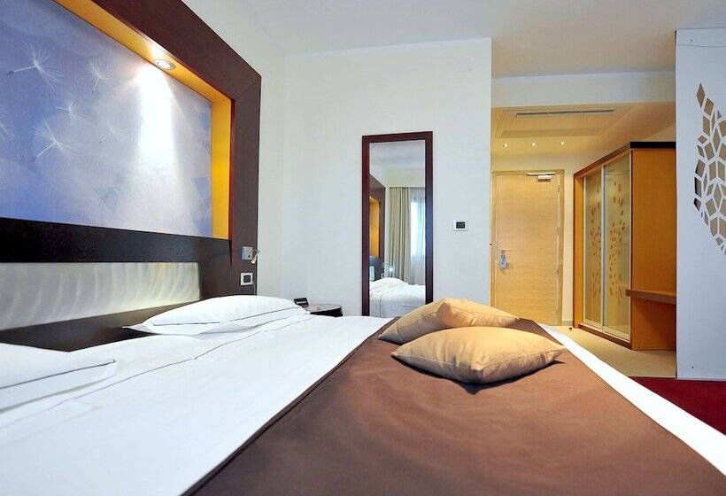 スタンダードトリプルルーム, Mercure Olbia