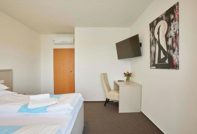 חדר דלוקס, Rakovec