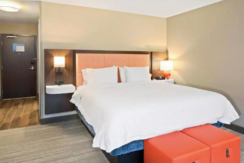 キングサイズベッドのスタンダードルーム, Hampton Inn & Suites Spokane Valley