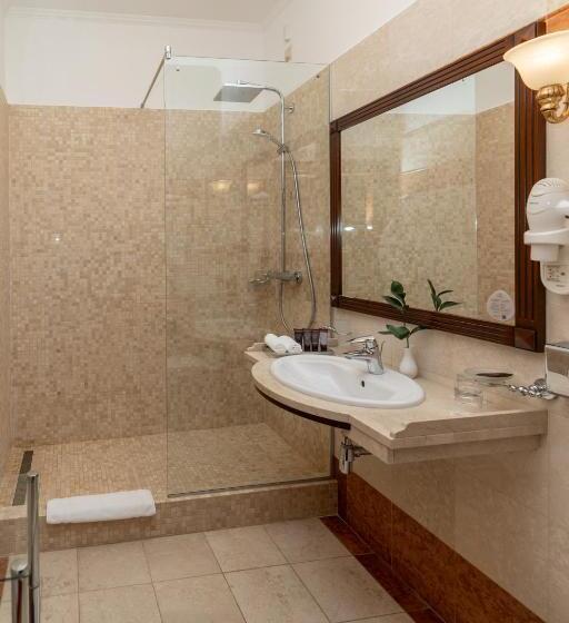 اتاق سوپریور, Bristol