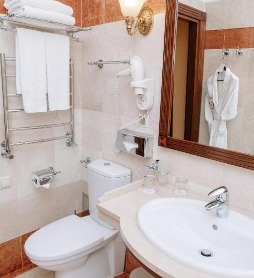 اتاق سوپریور, Bristol