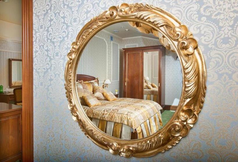 سوییت جونیور, Bristol