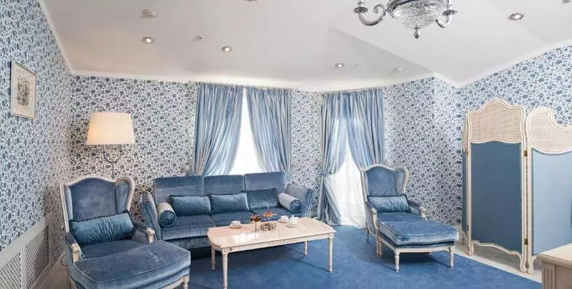 سوییت اجرایی, Bristol