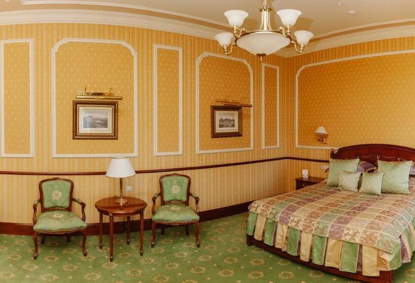 سوییت جونیور, Bristol