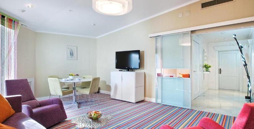 سوییت اجرایی, Bristol