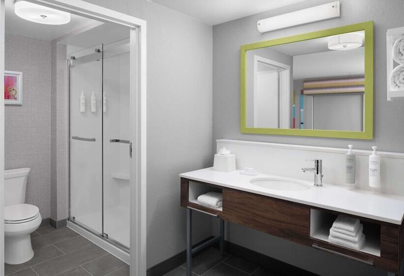 Номер Стандарт, Hampton Inn & Suites Grand Rapids Airport 28th St