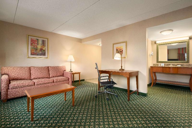 스탠다드 스튜디오 킹침대, Hampton Inn & Suites Williamsburg Central
