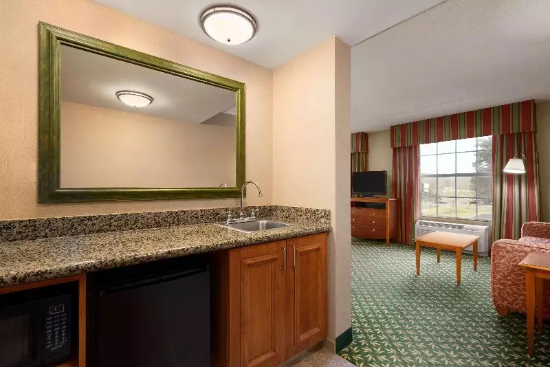 キングサイドベッドのスタンダードワンルーム, Hampton Inn & Suites Williamsburg Central