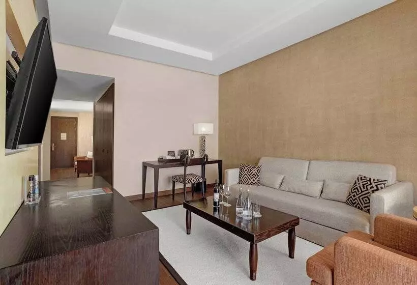 سوییت با چشم‌انداز دریا, Cascade Wellness Resort