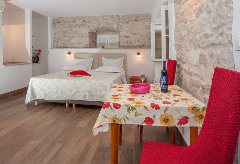 דירת חדר נוף לגינה, Garden Apartment