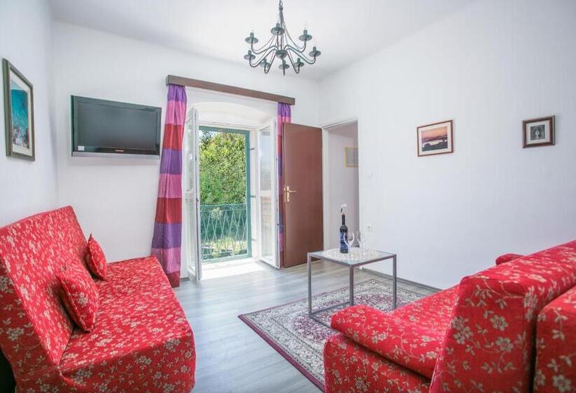 דירה בת חדר שינה 1 עם מרפסת, Garden Apartment