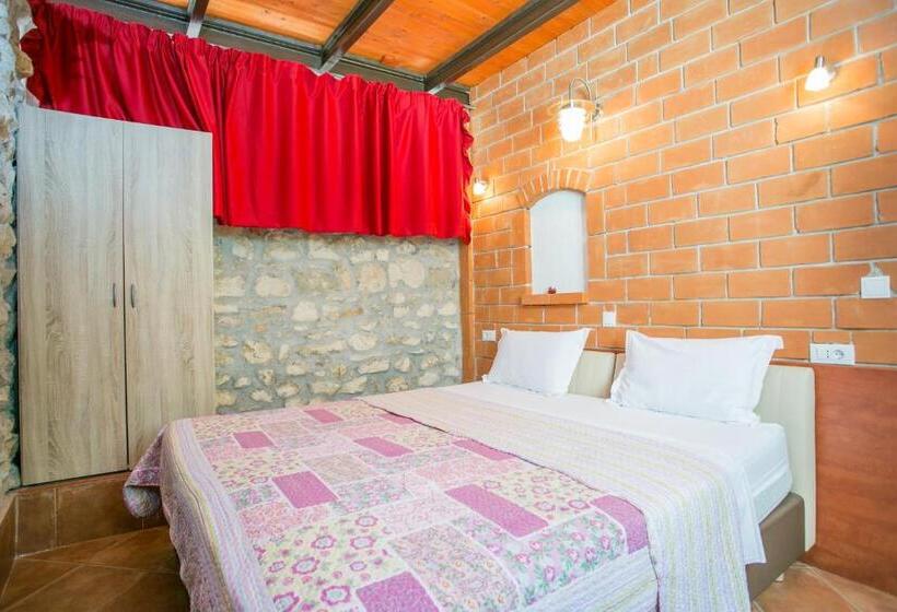 דירת חדר, Garden Apartment