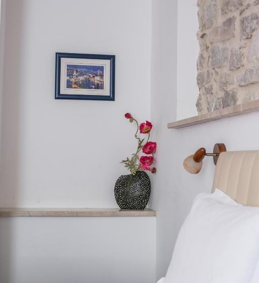 דירת חדר נוף לגינה, Garden Apartment